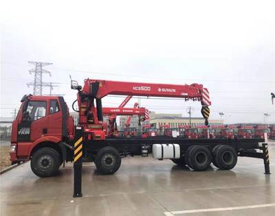 解放、徐工與宏昌天馬 20噸隨車吊的綜合對比與市場分析