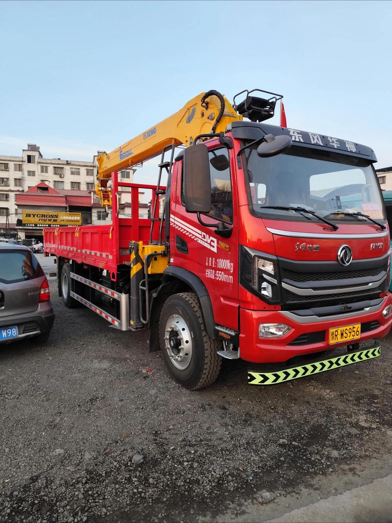 新購八噸隨車吊，高效服務光伏運輸