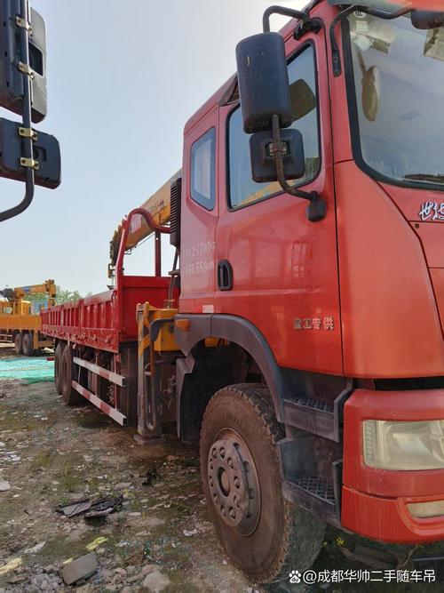 高配置隨車吊轉讓 21年徐工12噸4節臂吊機，三橋后雙底盤