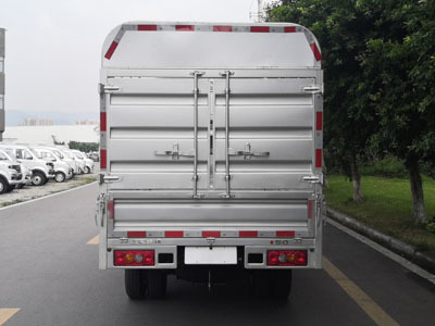 金杯牌JKC5034CCY-DV6HL4型倉柵式運輸車在道路貨物運輸中的優(yōu)勢與應用